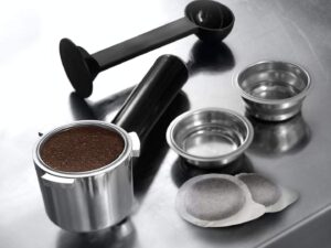 delongui-cafetera-espresso-ec-685m-metal